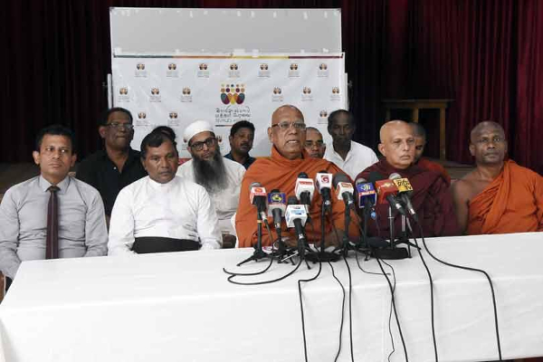சிவில் செயற்பாட்டாளர்களை ஜனாதிபதி பதவிக்கு பரிந்துரைக்க மத தலைவர்கள் தயார்: ஓமல்பே சோபித தேரர் | Omalbe Sobitha Nominate Civil Activists Presidency