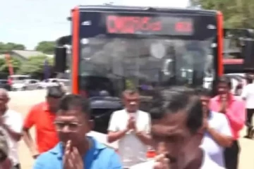 අතුරුගිරියේ බස් හෝල්ට් එකක් හදන්න ගිහින් ආණ්ඩුවේ මන්ත්‍රීවරු අමාරුවේ - පාලනාධිකාරියෙන් පොලිසියට පැමිණිල්ලක්