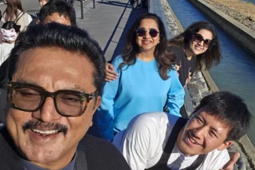 ஜப்பானில் சுற்றத்திரியும் 90ஸ் பிரபலங்கள்- நடுரோட்டில் செய்த வேலை