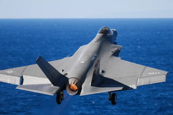 வரி விதிப்பிற்கு பிறகு அமெரிக்கா தயாரித்த F-35 போர் விமானத்தை வாங்க வேண்டாம் என இந்தியா முடிவு | India Decide Not To Buy Us Made F 35 After Tariffs