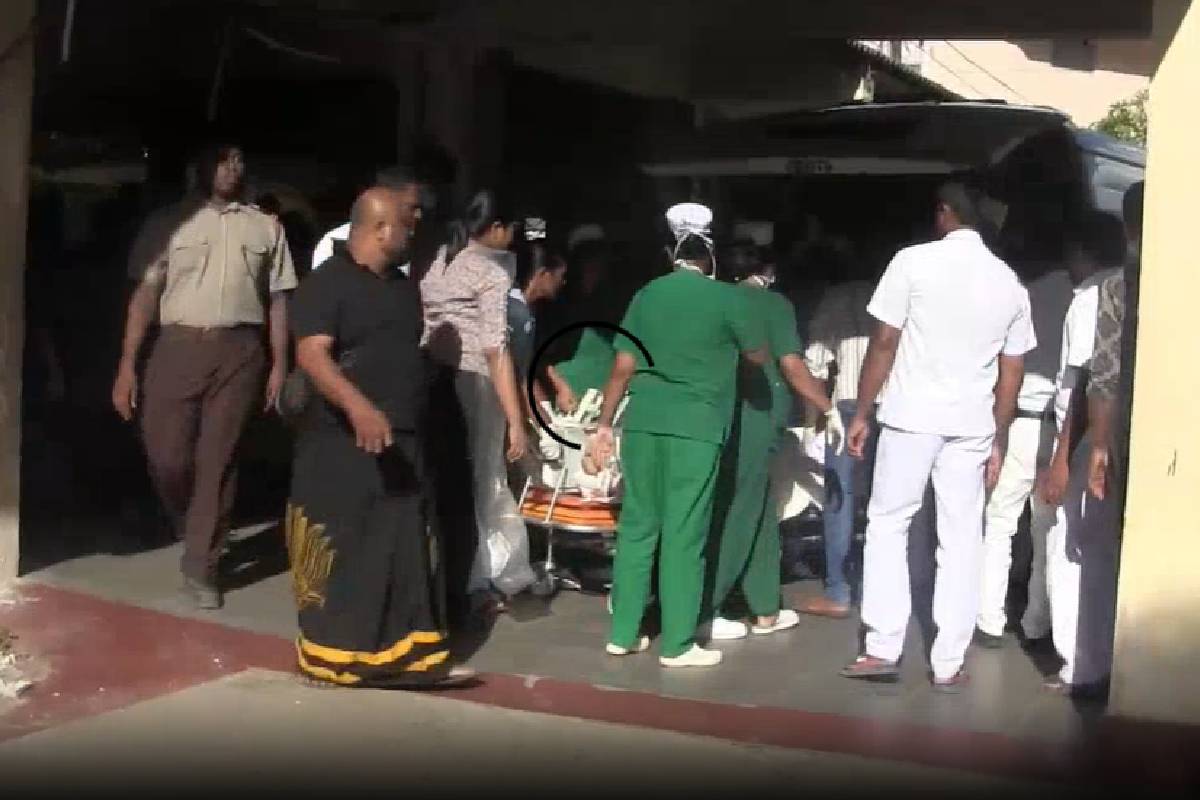 திருகோணமலையில் விபத்து: இந்திய சுற்றுலாப் பயணி உட்பட இருவர் படுகாயம் | Racing Motorcycle Fire Indian Tourist Injured திருகோணமலையில் விபத்து: இந்திய சுற்றுலாப் பயணி உட்பட இருவர் படுகாயம் | Racing Motorcycle Fire Indian Tourist Injured
