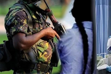 யாழில் மாணவியிடம் தகாத செயலில் ஈடுபட்ட இராணுவ வீரருக்கு நேர்ந்த கதி