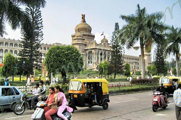 இந்தியாவில் இலங்கையர்கள் மூவர் அதிரடியாக கைது | Three Sri Lankans Arrested In Banglore