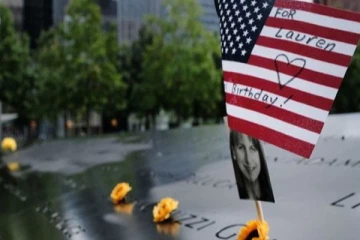 உலகை உலுக்கிய தாக்குதல்; 20 ஆண்டுகள் ஆனபோதும்  ஆறாத வடுக்கள்;  உயிர் நீத்தவர்களுக்கு அஞ்சலி!