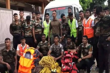 மண்ணில் புதைந்துள்ளவர்களை கண்டறியும் கருவியுடன்.. வயநாடு விரைந்த கோவை டெல்டா ஸ்குவாட்