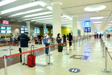 விமான நிலையத்தில் பல கோடி ரூபாய் பெறுமதியான தங்க பிஸ்கட்கள்