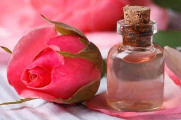 அழகுக்கு அழகு சேர்க்கும் ரோஸ் வாட்டர்...!