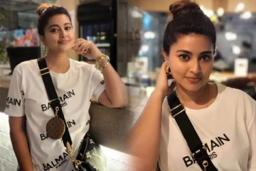 கண்களால் ரசிகர்களை கவரும் நடிகை சினேகாவின் லேட்டஸ்ட் இன்ஸ்டா க்ளிக்ஸ்