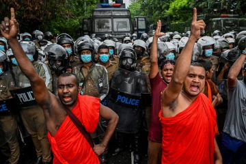 இருக்கும் இடம் தெரியாமல் பதுங்கியிருக்கும் கோட்டாபய
