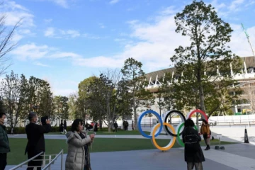 டோக்கியோ ஒலிம்பிக் கிராமத்தில் ஒருவருக்கு கொரோனா : அதிர்ச்சியில் வீரர்கள்