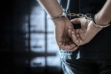 பல மில்லியன் பெறுமதியான முத்துக்களுடன் இளைஞன் கைது