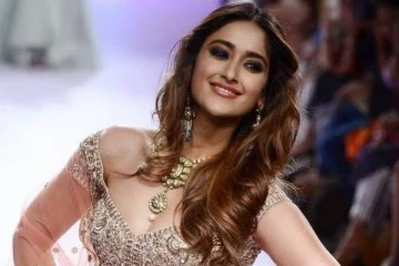 கர்ப்பமாக இருக்கும் தனது வயிற்றை வீடியோ எடுத்து வெளியிட்ட நடிகை இலியானா- இதோ பாருங்க