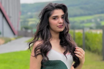 மாடர்ன் உடையில் நடிகை க்ரித்தி ஷெட்டியின் லேட்டஸ்ட் போட்டோஷூட்