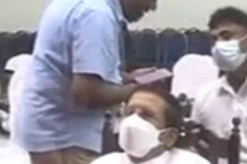 ප්‍රධාන ආරාධිතයා වූ මෛත්‍රීගේ උත්සවයේ සෙනග නැතිව මෛත්‍රී තනිවෙයි..පුටු හිස්ව යයි..!(VIDEO)