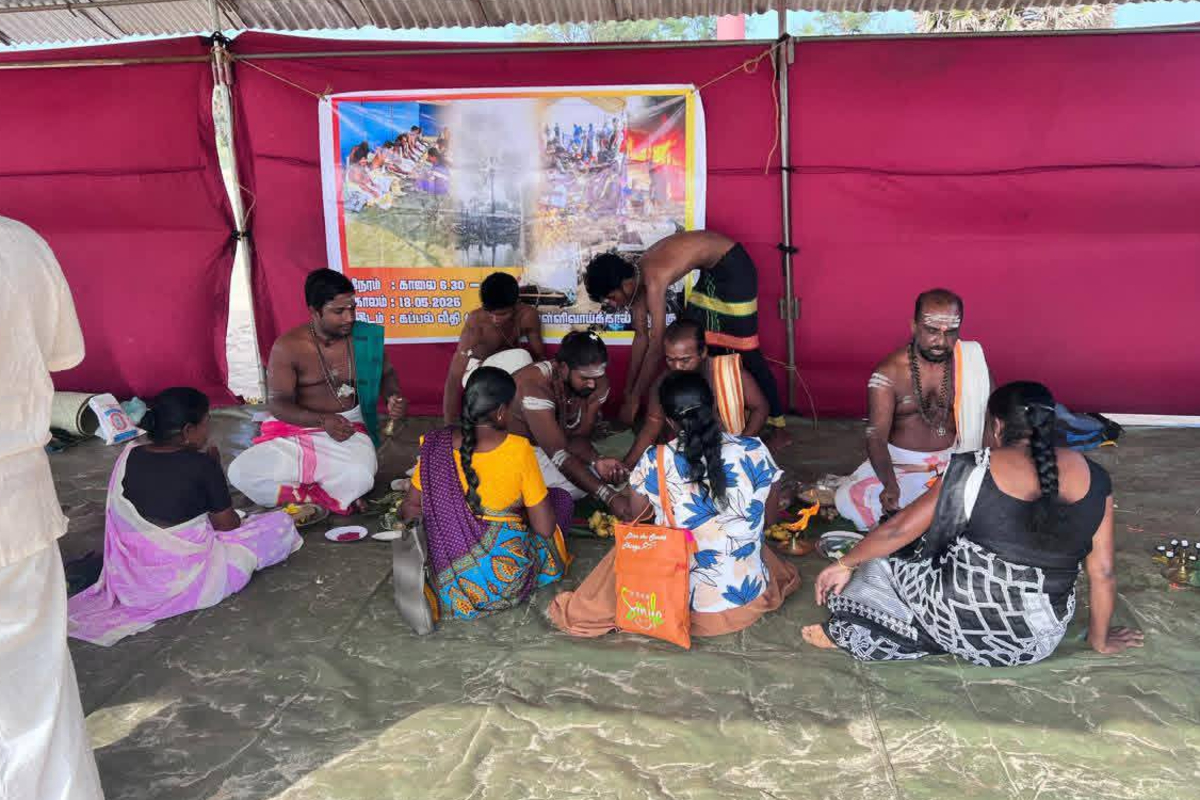 முள்ளிவாய்க்கால் மண்ணில் தென்புலத்தார் வழிபாடு; கண்ணீரில் உறவுகள் | Ancestral Worship At Mullivaikkal Relatives முள்ளிவாய்க்கால் மண்ணில் தென்புலத்தார் வழிபாடு; கண்ணீரில் உறவுகள் | Ancestral Worship At Mullivaikkal Relatives
