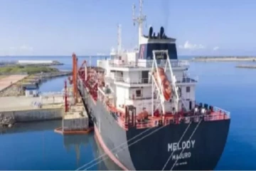 டீசலை ஏற்றி வந்த கப்பலுக்கு பணம் செலுத்தப்பட்டுள்ளது:மேலும் ஒரு கப்பல் கொழும்பு துறைமுகத்திற்கு அருகில்