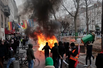 பாரிஸில் இரண்டாவது நாளாக தொடரும் வன்முறை!