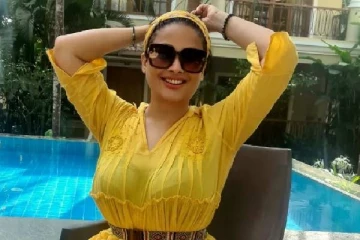 காசு சம்பாதிக்க கேவலமான நடந்து கொள்ளும் விக்ரம் பட நடிகை!! எல்லைமீறும் நடிகை கிரண்..