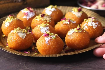 தித்திக்கும் லட்டு செய்வது எப்படி? இத மட்டும் சேர்க்காதீங்க