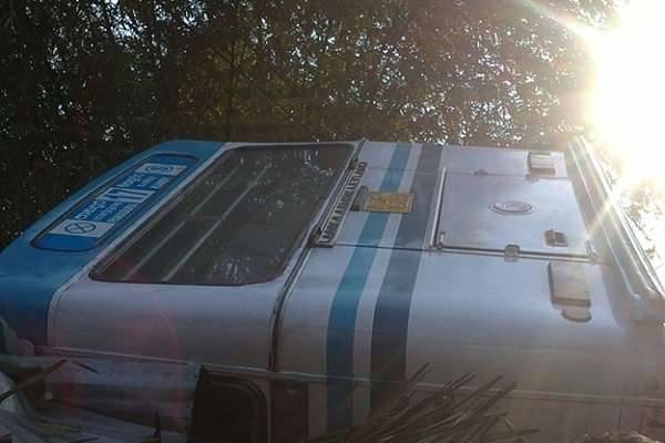 கட்டுப்பாட்டை இழந்து குடைசாய்ந்த பேருந்து; 30 பயணிகளின் நிலை என்ன? | A Bus That Lost Control And Overturned கட்டுப்பாட்டை இழந்து குடைசாய்ந்த பேருந்து; 30 பயணிகளின் நிலை என்ன? | A Bus That Lost Control And Overturned