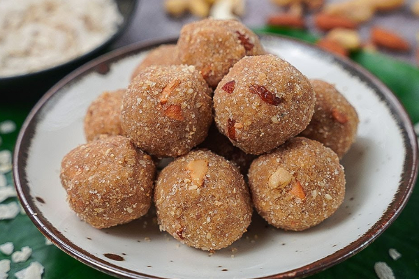 குழந்தைகள் விரும்பி உண்ணும் அவல் லட்டு.., எப்படி செய்வது? | Aval Ladoo Recipe In Tamil