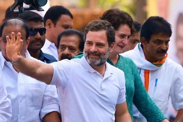 மோடியைத் தோற்கடிக்க வேண்டுமெனில், முதலில் அவரை தோற்கடிக்க வேண்டும் - ராகுல் காந்தி! | If Modi Is To Be Defeated Kcr Should Be Defeated