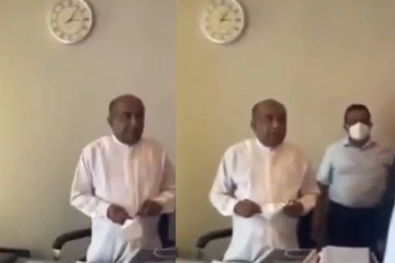 நாடாளுமன்றத்திலும் களேபரம் ;  சபாநாயகரை சுற்றிவளைத்த எதிர்கட்சியினர்!