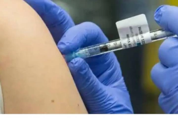 ஏப்ரல் 30க்குள் ஆசிரியர்களுக்கு கொரோனா தடுப்பூசி கட்டாயம் செலுத்தவேண்டும்: பள்ளிக்கல்வித்துறை உத்தரவு