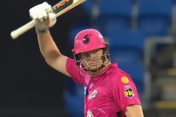 அசுரத்தனமான ஆட்டம்! வாணவேடிக்கை காட்டிய வீரர்..அதிர்ந்த மைதானம்