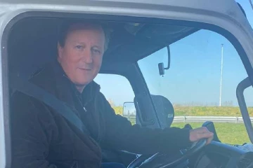 உக்ரைன் அகதிகளுக்காக போலாந்து விரைந்த பிரித்தானிய  முன்னாள் அதிபர்