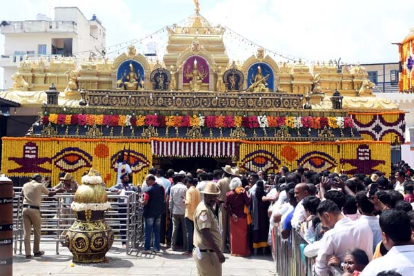 இந்தியாவில் இந்த 4 கோவில்களுக்குள் ஆண்கள் செல்வதற்கு அனுமதி இல்லையாம் | Mens Are Not Allowed To Enter This Temple In India