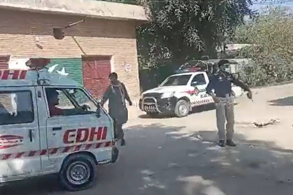 பாகிஸ்தானில் பகீர் சம்பவம்; 9 பேர் பலி 15 பேர் காயம் | Suicide Bombing In Pakistan