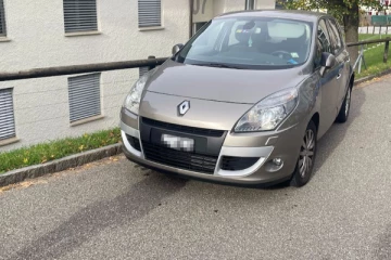 சுவிட்சர்லாந்தில் நடந்த விசித்திரம்! ஆளே இல்லாத கார் பெண் மீது 3 முறை ஏறி இறங்கிய சம்பவம்