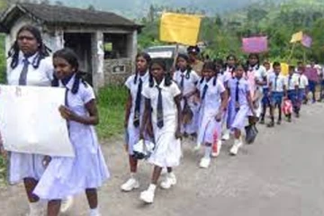 பாடசாலை மாணவர்களுக்கும் அசௌகரியம் ; புகார் அளித்த மக்கள்
