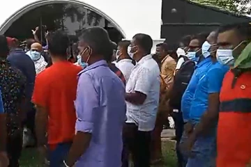 தனக்கு ஆதரவான ஆர்ப்பாட்டங்களை தானே ஏற்பாடு செய்த மகிந்த!