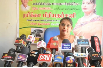 தற்போதைய அரசாங்கம் தொடர்ந்தும் ஆட்சியில் இருந்தால் மக்கள் பட்டினியால் சாகவேண்டி வரும் -  பிரிய தர்சினி