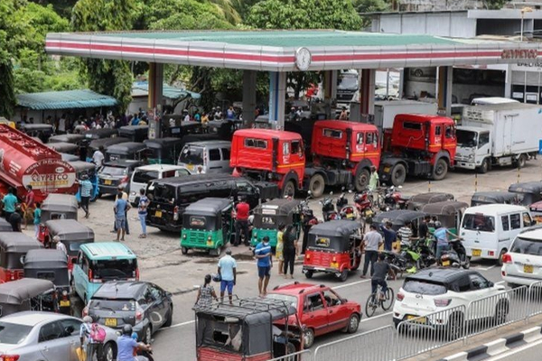 3 நாட்களுக்கு எரிபொருள் இல்லை; பெற்றோலிய கூட்டுத்தாபனம் அதிரடி தீர்மானம்! | No Fuel 03 Days Petroleum Corporation Resolution