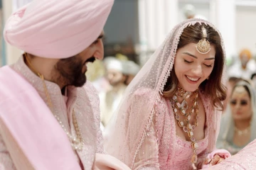 தனுஷ் பட நடிகை மெஹரீனுக்கு திருமணம் முடிந்தது.. புகைப்பட தொகுப்பு