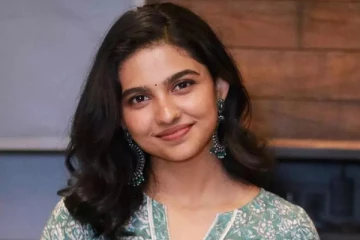 ஈரமான உடையில் மமிதா பைஜூ அப்படியொரு போஸ்.. ஷாக்கான ரசிகர்கள்!!