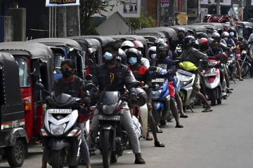 நாட்டில் எரிபொருள் பற்றாக்குறை: வாகன பாவனை விடயத்தில் எடுக்கப்படவுள்ள தீர்மானம் - செய்திகளின் தொகுப்பு