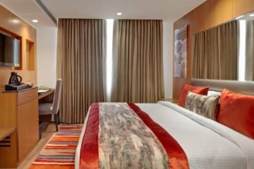 பெண்ணை ஹோட்டலுக்கு வரவழைத்த வெள்ளவத்தை வர்த்தகருக்கு காத்திருந்த அதிர்ச்சி!