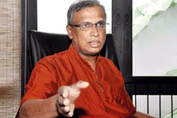 சிறீதரன் வெளியேறிய பின் நானும் வெளியேறிவிடுவேன் என தெரிவித்ததன் பின்னரே தமிழில் கலந்துரையாடப்பட்டது - சுமந்திரன்