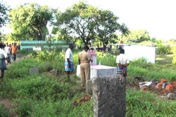 குடும்பத் தகராறு - பெற்றோரும் மகனும் எடுத்த விபரீத முடிவு