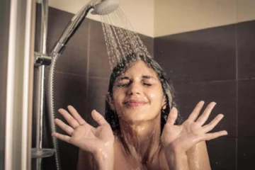 தினமும் குளித்தால் ஆபத்தா? பலரும் அறியாத அதிர்ச்சி உண்மை