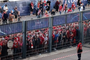 பாரீஸில் கால்பந்துப் போட்டியைக் காணச் சென்ற பிரித்தானியர் சந்தித்த அதிர்ச்சியளிக்கும் சம்பவம்