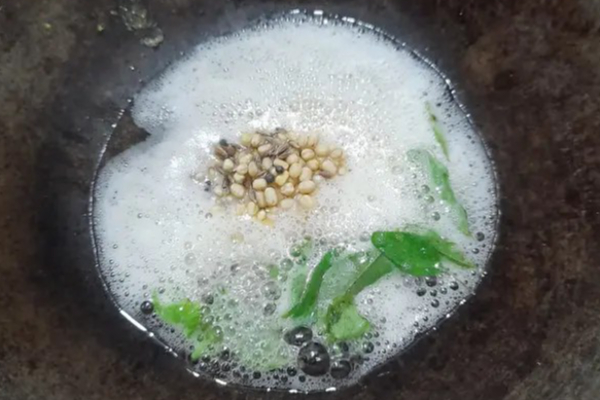 கத்தரிக்காய் வதக்கல் சட்னி செய்வது எப்படி? வெறும் 10 நிமிடம் போதும்.... ரிச் சுவையில் இனி ருசியுங்கள்! | Ennai Kathirikai Vathakal