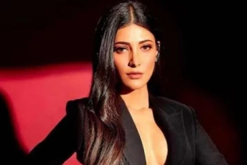 மஹாராணி போன்ற உடையில் நடிகை ஸ்ருதி ஹாசன்.. இணையத்தில் வைரல்