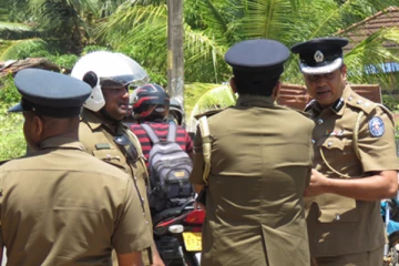 விசாரணைக்குச் சென்ற பொலிஸ் உத்தியோகத்தர்கள் மீது தாக்குதல்