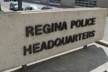 கனடாவில் ஆசை வார்த்தை கூறி பள்ளி மாணவியின் வாழ்க்கையில் விளையாடிய ஆசிரியர்