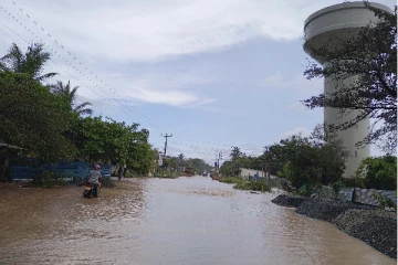கிளிநொச்சியில் கனமழை: பல பகுதிகள் வெள்ளத்தில் மூழ்கின (Photos)
